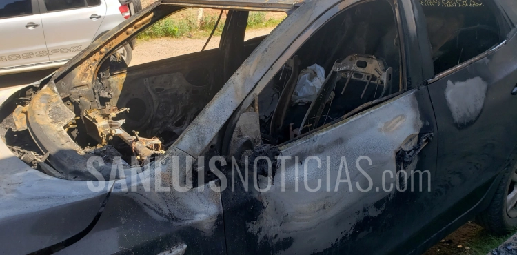 Villa de Merlo: Prendió fuego una camioneta tras robar una campera