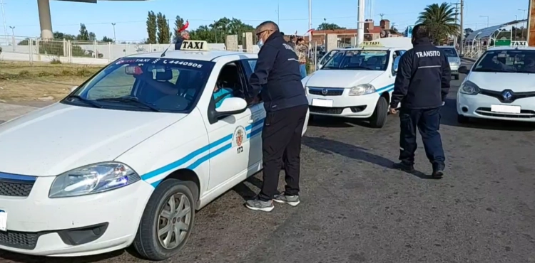 Taxistas “Pícaros”: Adulteraron relojes tarifadores y engañaron sus pasajeros