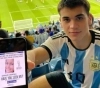 La búsqueda de Guadalupe continúa y llegó a Qatar de la mano de dos hinchas.