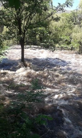 Fuertes lluvias en Merlo y alrededores generan desbordes de arroyos y cortes de tránsito en la zona.
