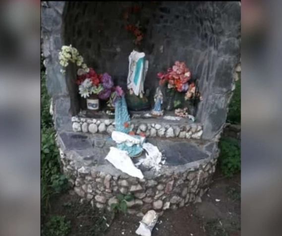 Merlo: Virgen de Piedra Blanca Abajo Destruida - Comunidad Unida en su Restauración.