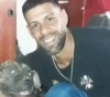 Buscado Intensivamente el Hombre Accusado de Torturar y Darle Drogas a Niña de 5 Años.