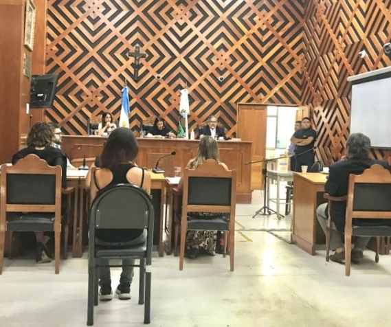 Fiscalía pide condena de tres años en suspenso para hombre acusado de corrupción de menores en San Luis.