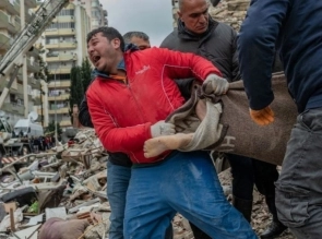 Terremoto violento en Turquía y Siria deja más de 35,000 muertos.