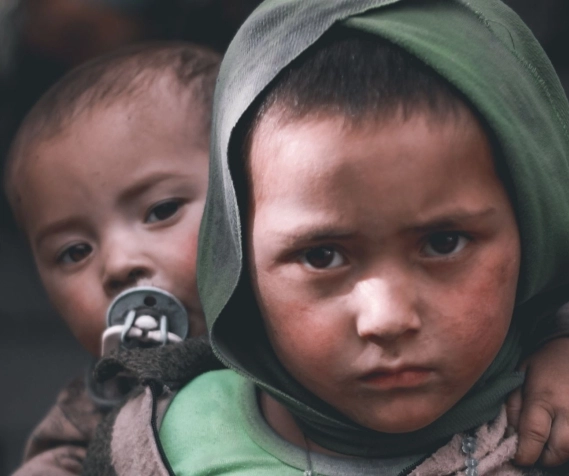 Pobreza infantil en Argentina: 8,8 millones de niños y niñas sin derechos básicos.