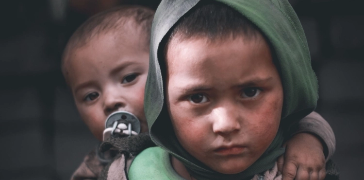 Pobreza infantil en Argentina: 8,8 millones de niños y niñas sin derechos básicos.