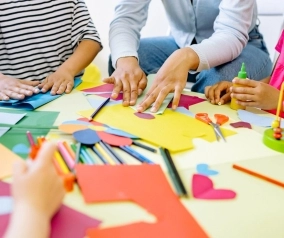 Lista de útiles escolares de maestra de jardín genera polémica en las redes.
