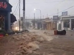 Intensas lluvias en la Villa de Merlo generan emergencia civil y vial.