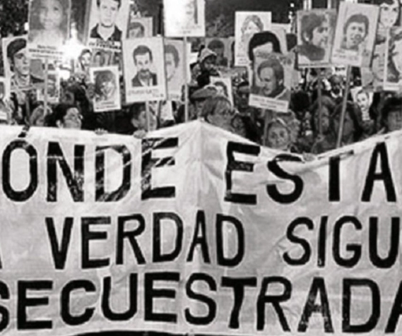 Conmemorando el Día de la Verdad y la Justicia en Argentina.