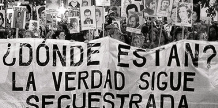 Conmemorando el Día de la Verdad y la Justicia en Argentina.