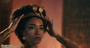 La controversia en torno a "La reina Cleopatra" de Netflix: Un debate sobre la representación histórica en los medios.